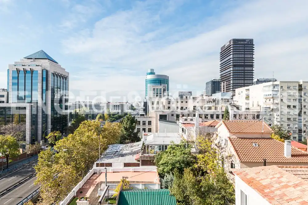 Exterior view of Flat for sale in Madrid  with Heating, Parquet flooring and Storage room