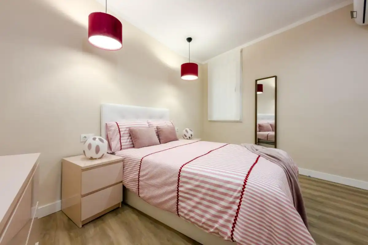 Dormitori de Apartament de lloguer en Barcelona amb Aire condicionat, Calefacció i Moblat