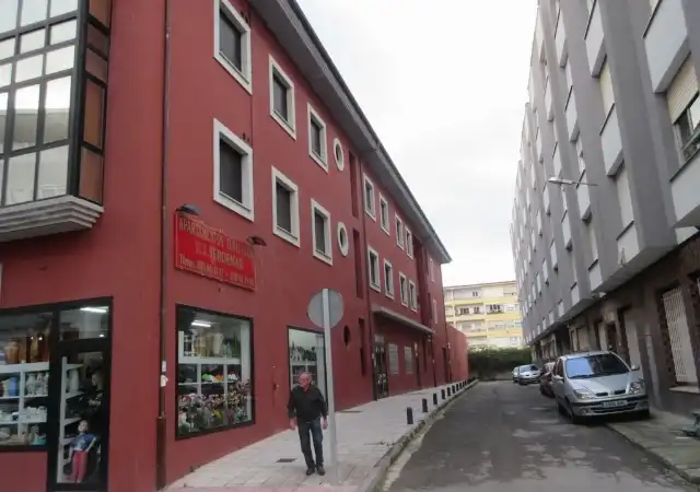 Außenansicht von Garage zum Verkauf in Llanes