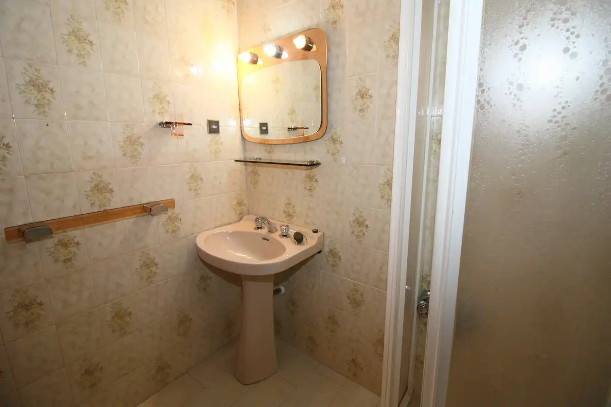 Baño de Piso en venta en Arenas de San Pedro con Calefacción, Terraza y Amueblado
