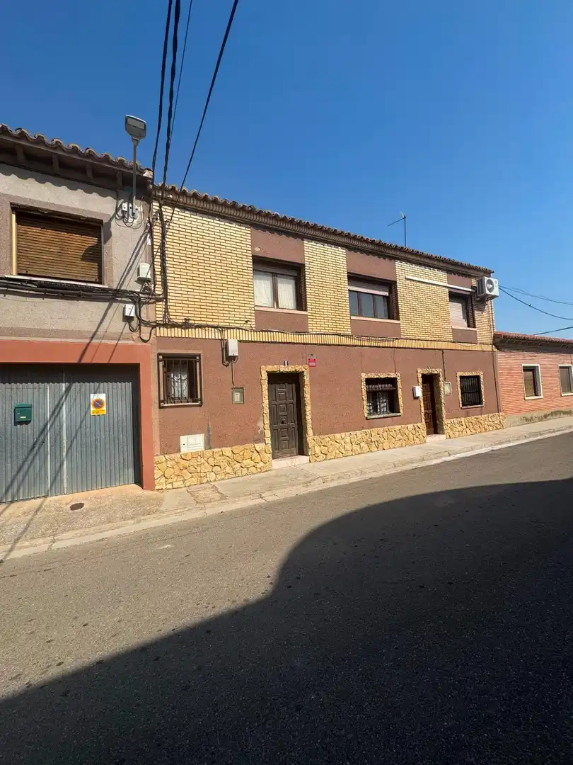 Vista exterior de Finca rústica en venda en Luceni amb Aire condicionat, Calefacció i Jardí privat