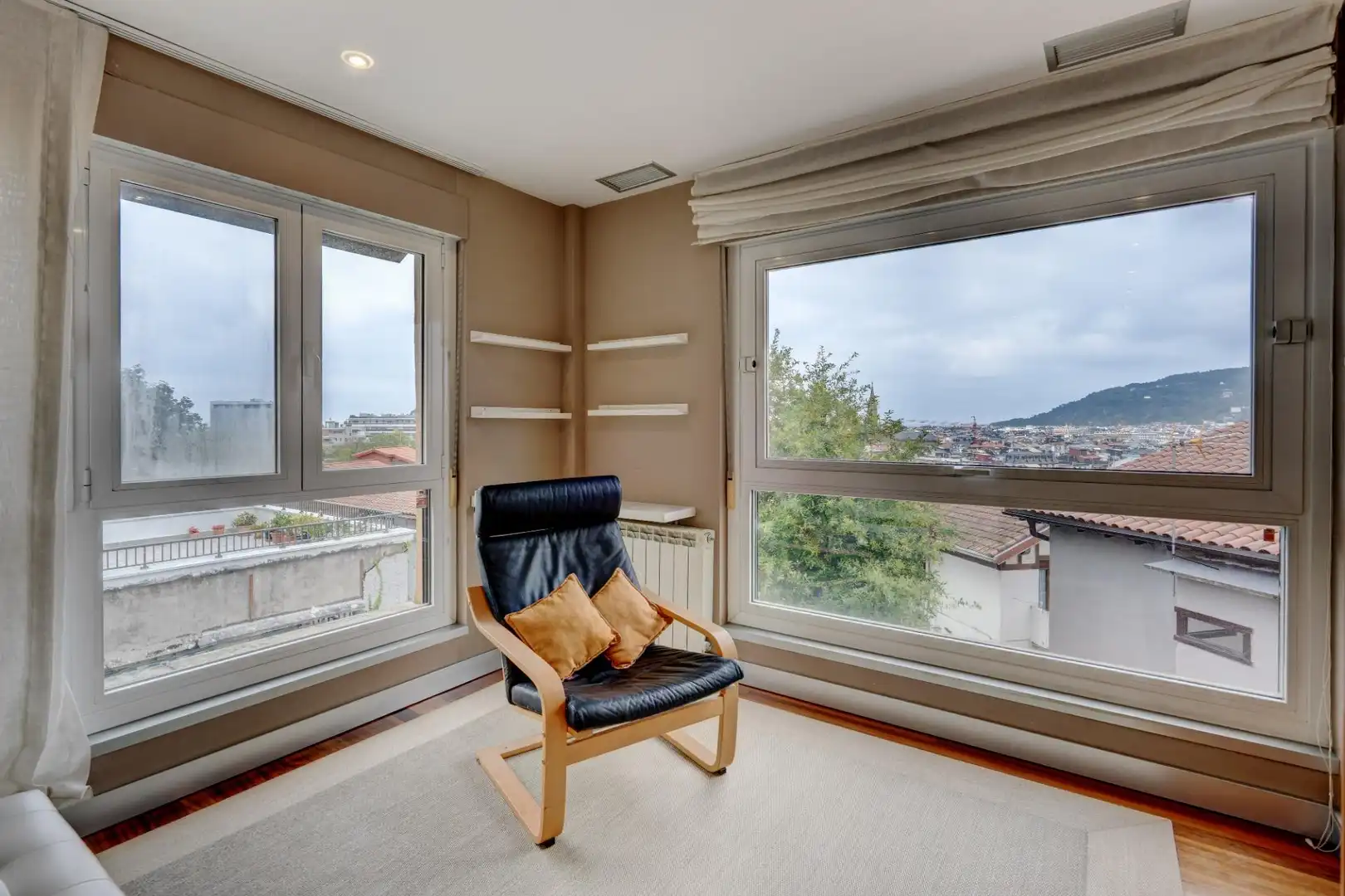 Habitación de Piso en venta en Donostia - San Sebastián  con Calefacción, Trastero y Amueblado