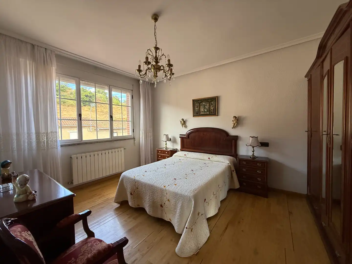 Dormitori de Casa o xalet en venda en Llamas de la Ribera amb Calefacció, Jardí privat i Parquet