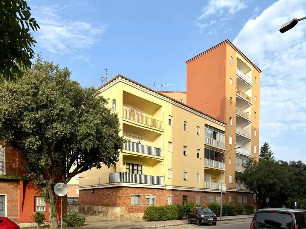 Vista exterior de Piso en venta en Figueres con Aire acondicionado, Calefacción y Terraza