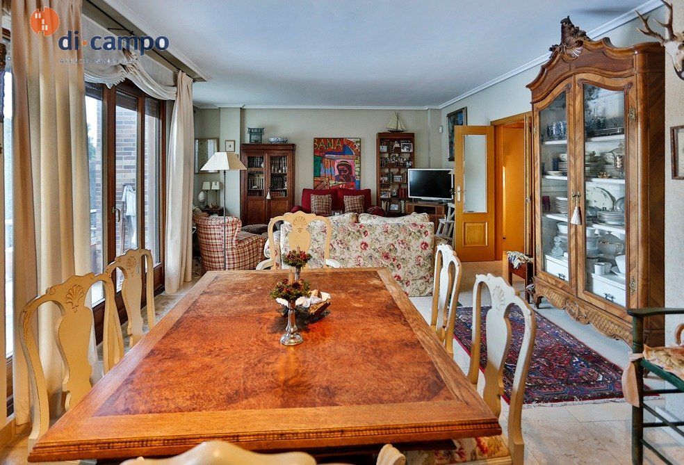 Comedor de Casa adosada en venta en Valladolid Capital con Calefacción, Jardín privado y Parquet
