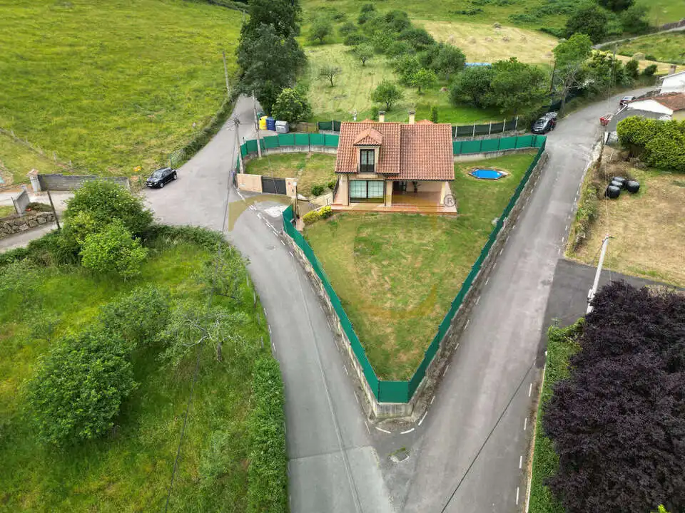 Casa o chalet en venta en Gijón  con Calefacción, Jardín privado y Balcón