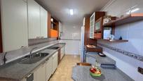 Cuina de Casa o xalet en venda en Vélez-Málaga amb Aire condicionat, Terrassa i Moblat
