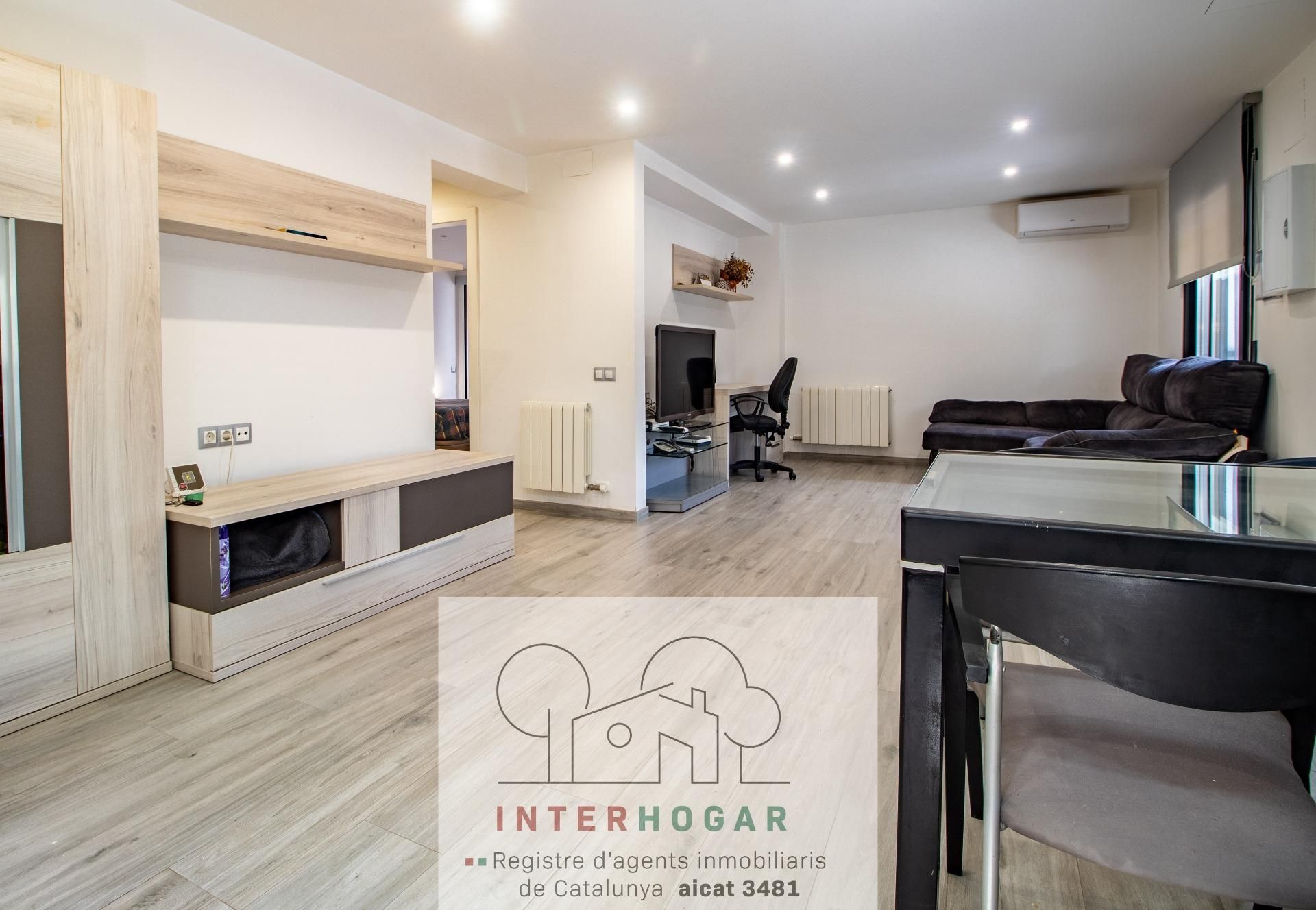 Sala d'estar de Casa o xalet en venda en Cerdanyola del Vallès amb Jardí privat i Terrassa