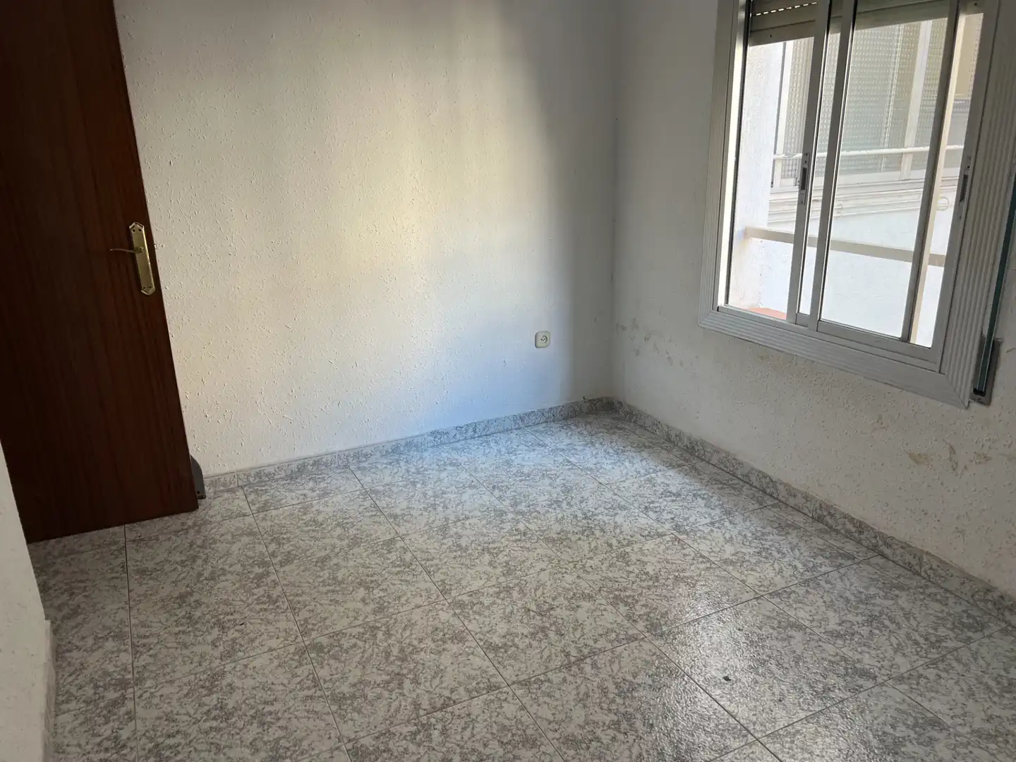 Habitación de Piso en venta en Badalona con Horno, Balcón y Alarma