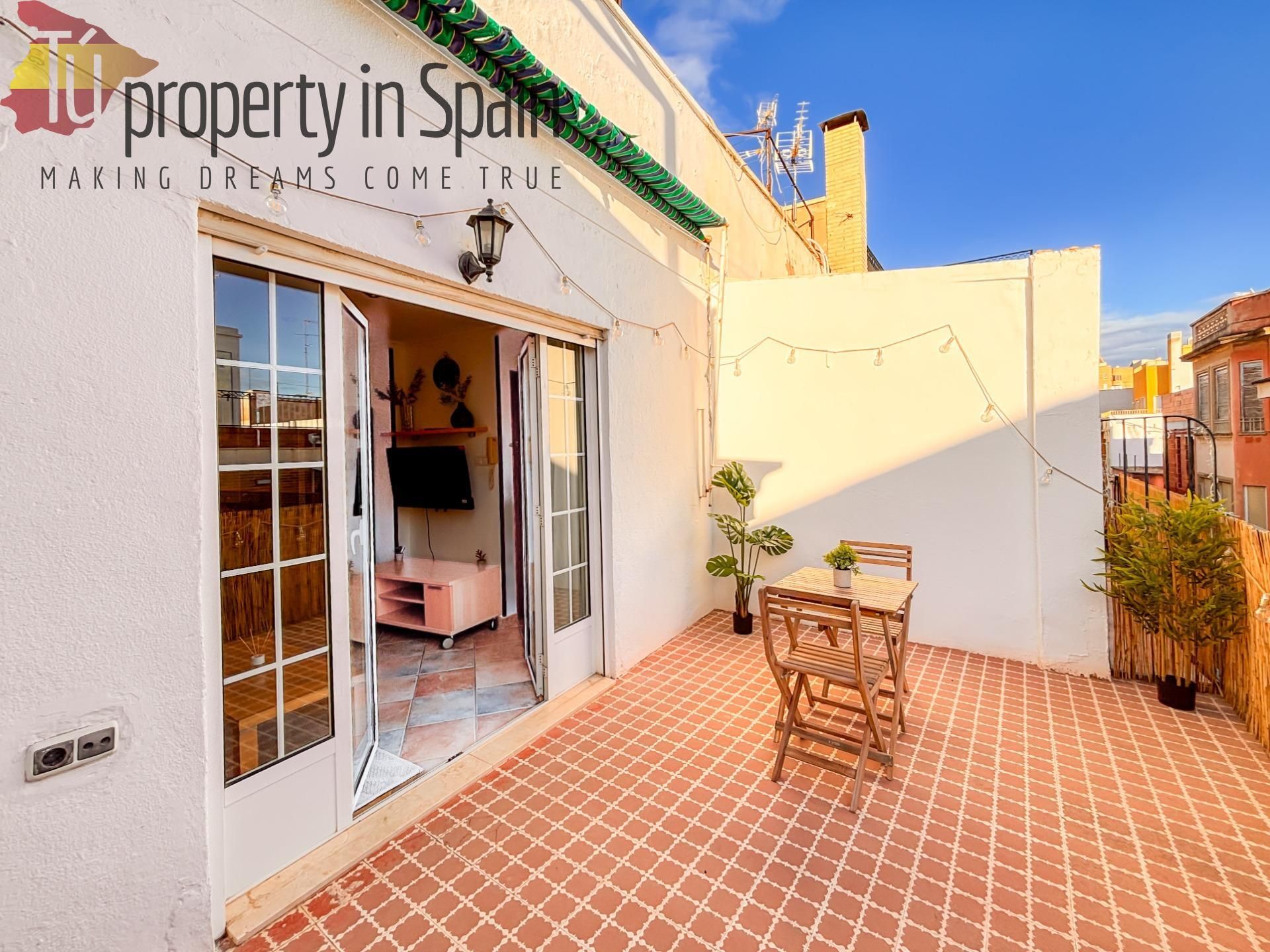 Vista exterior de Àtic de lloguer en Elche / Elx amb Terrassa