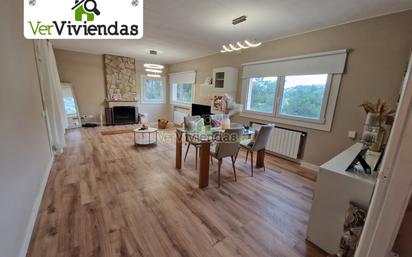 Sala d'estar de Casa o xalet en venda en Vallirana amb Calefacció, Jardí privat i Parquet