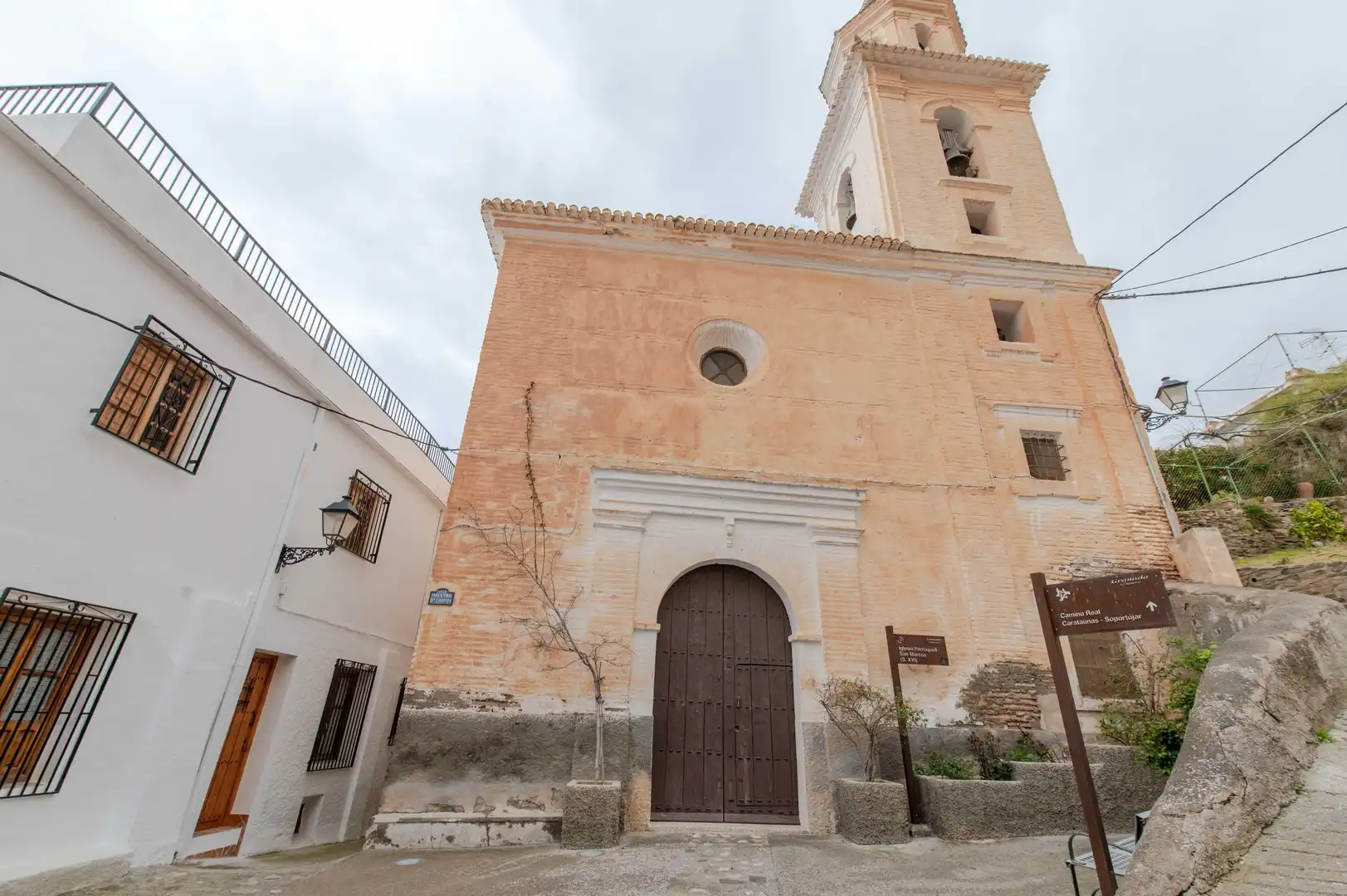 Vista exterior de Casa o xalet en venda en Carataunas amb Forn, Rentadora i TV