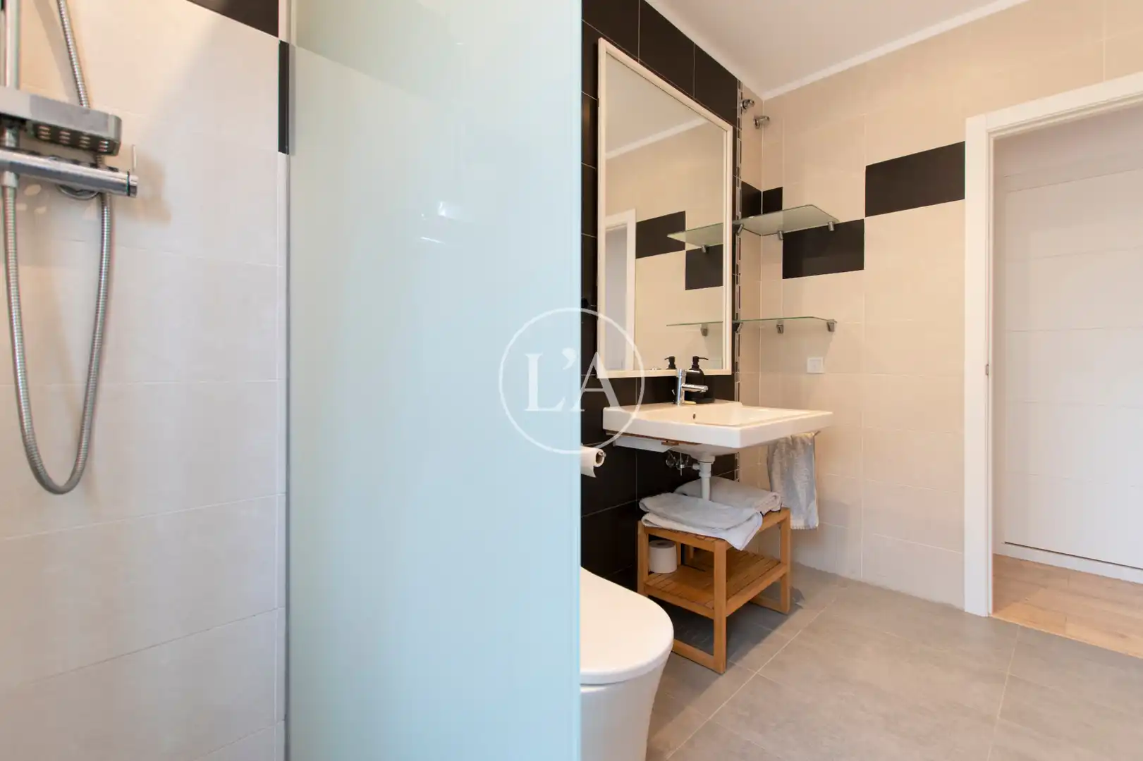 Badezimmer von Einfamilien-Reihenhaus zum Verkauf in Cambrils mit Klimaanlage, Heizung und Privatgarten