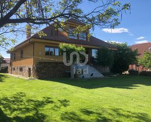 Jardí de Casa o xalet en venda en Villaturiel amb Calefacció i Terrassa