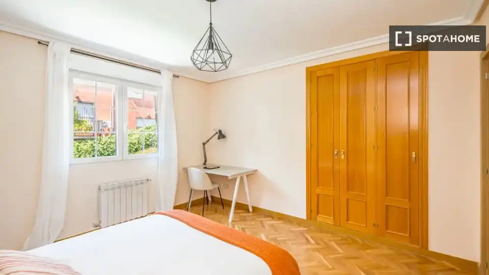 Bedroom of Flat for rent in Madrid  with Air Conditioner, Heating and Furnished