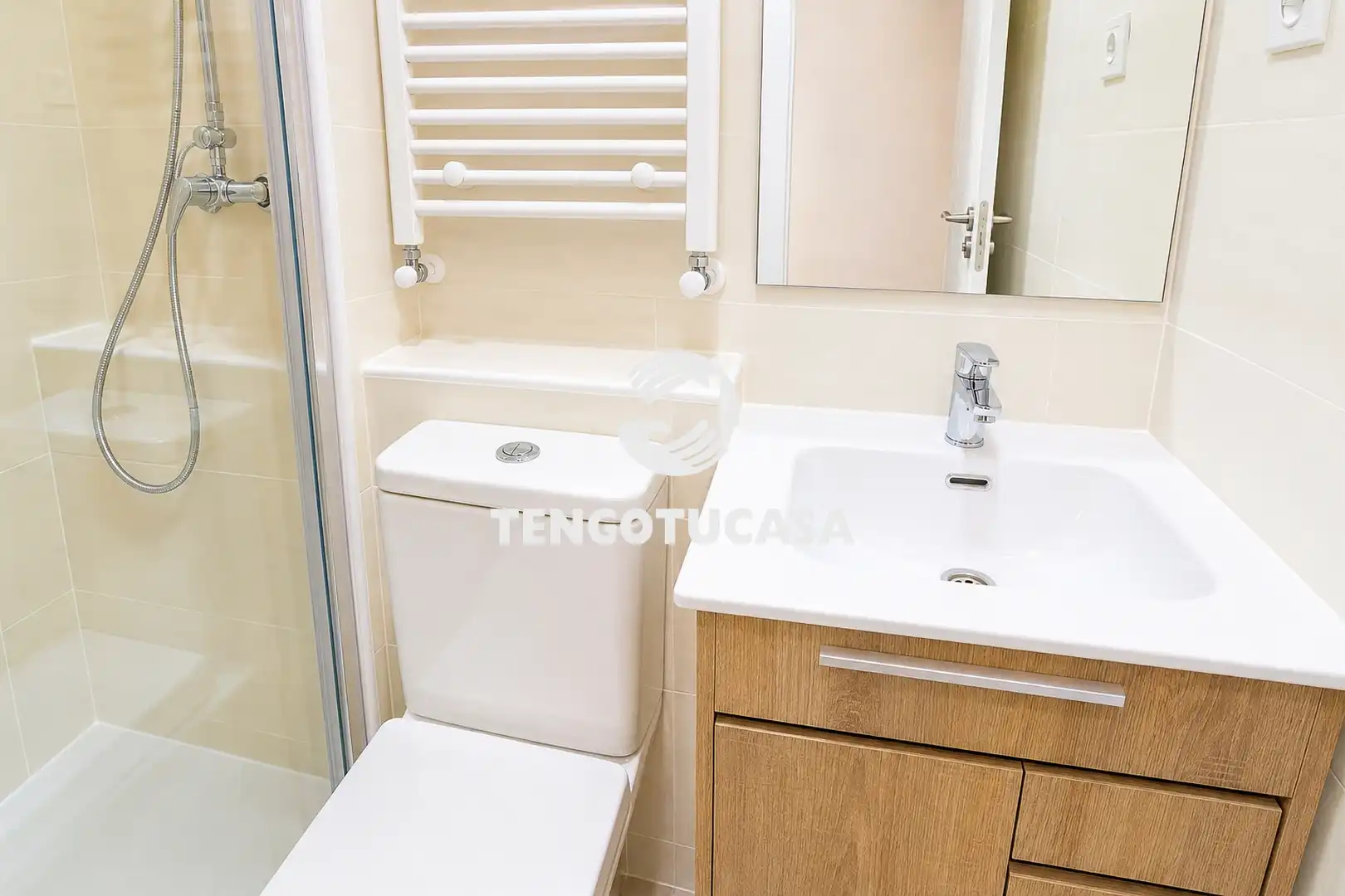 Bathroom of Flat for sale in Madrid  with Air Conditioner, Furnished and Oven