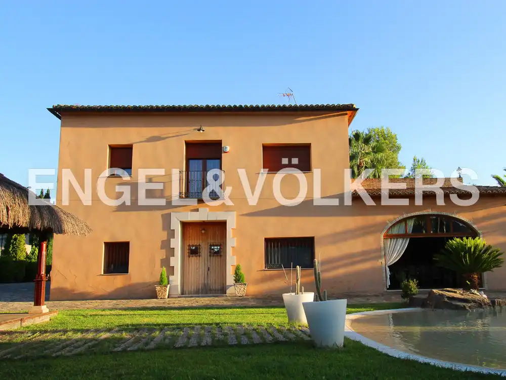 Vista exterior de Casa o xalet en venda en Xàtiva amb Aire condicionat, Calefacció i Jardí privat