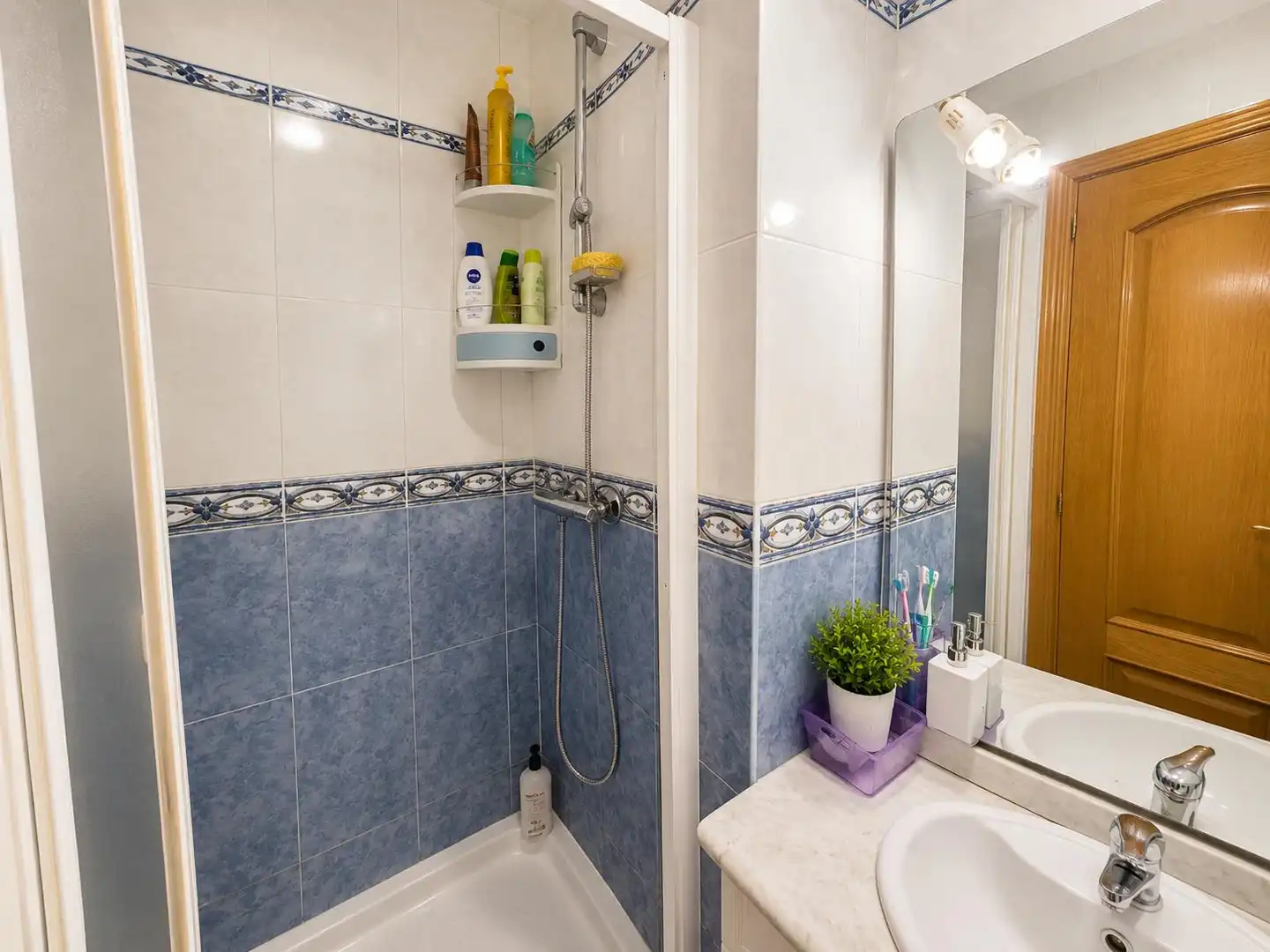 Bathroom of Flat for sale in Madrid  with Air Conditioner, Heating and Parquet flooring