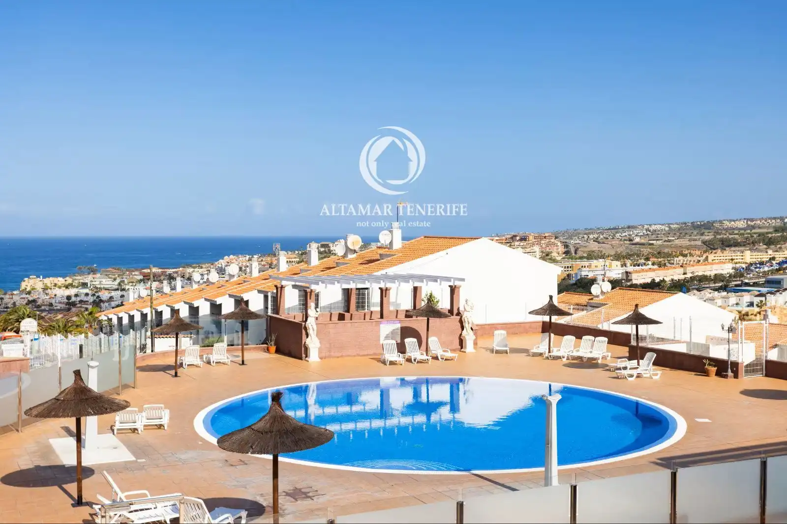 Terraza de Apartamento en venta en Adeje con Piscina, Amueblado y Piscina comunitaria
