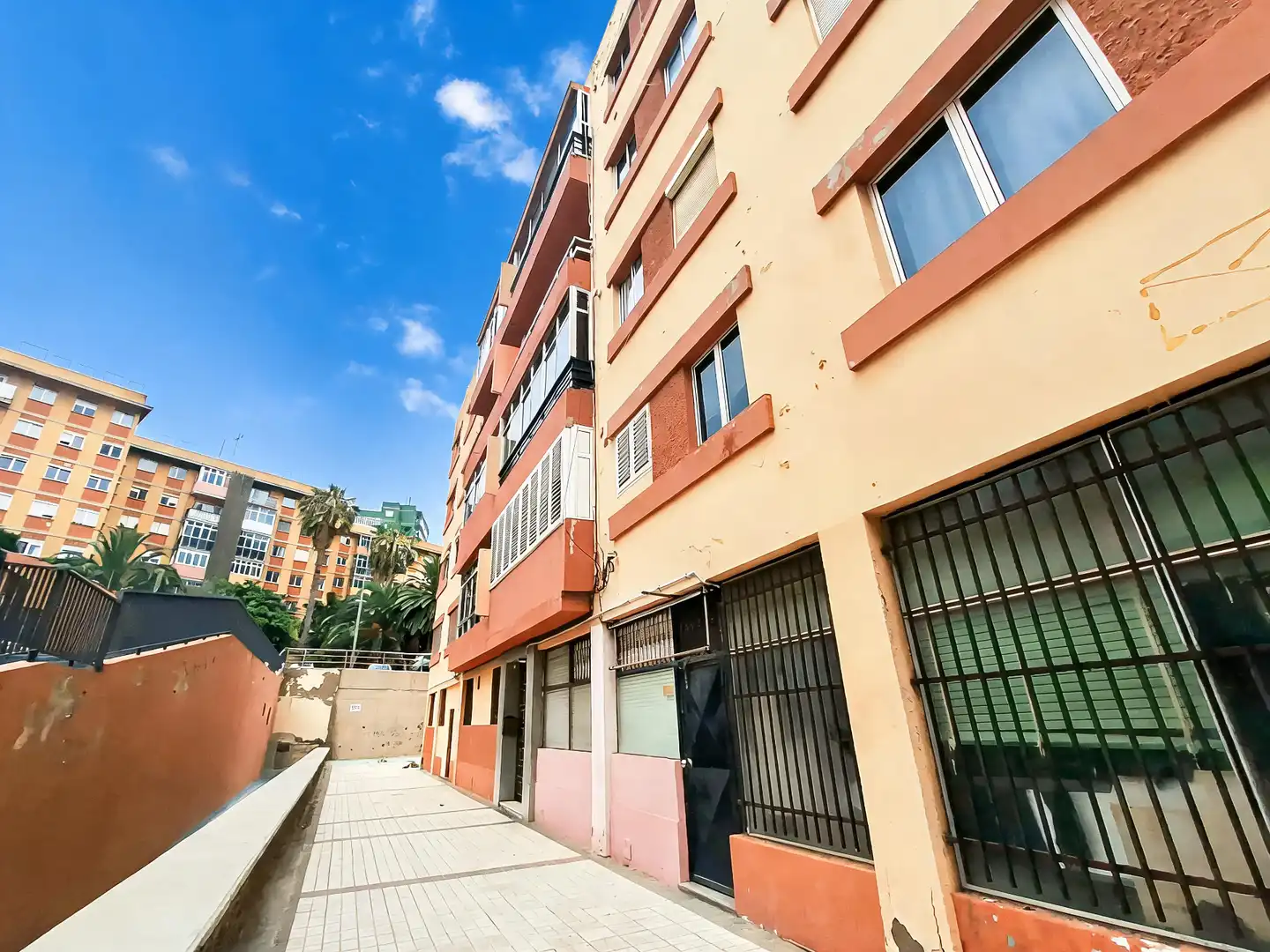 Vista exterior de Pis en venda en Las Palmas de Gran Canaria amb Traster, Moblat i Balcó