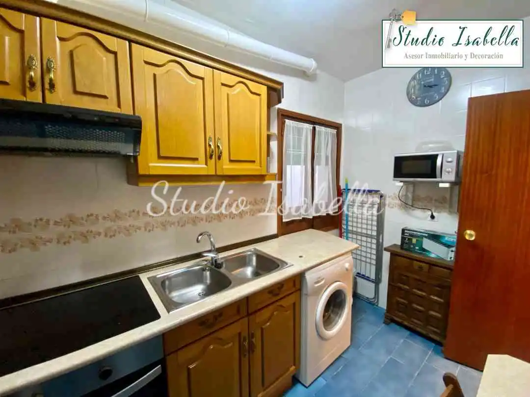 Flat for rent in Cuesta Santa Leocadia, Casco Histórico