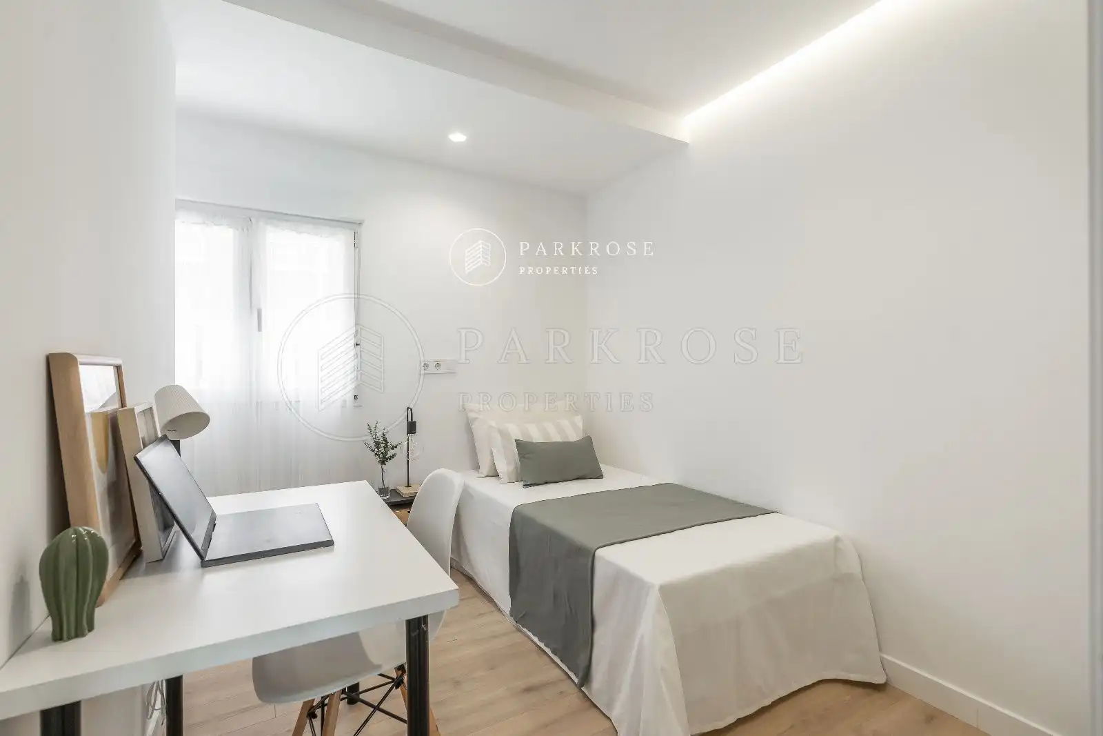 Bedroom of Flat for sale in Madrid  with Air Conditioner, Heating and Terrace