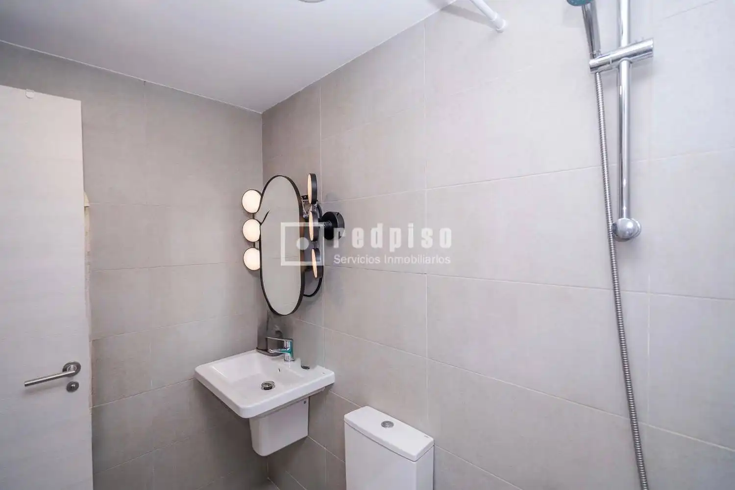 Baño de Piso en venta en Getafe con Aire acondicionado, Calefacción y Jardín privado