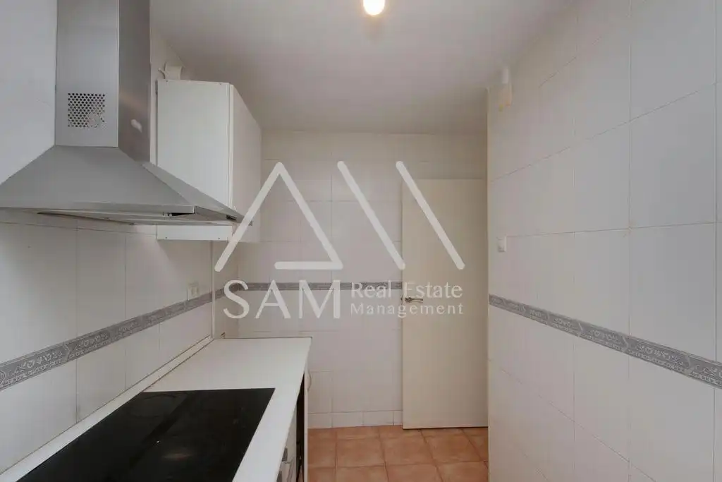 Cocina de Planta baja en venta en Santa Coloma de Gramenet