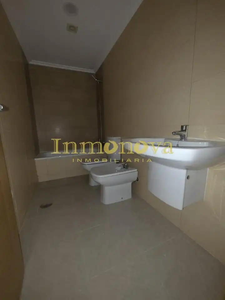 Bathroom of Flat for sale in Ponteareas  with Heating and Storage room