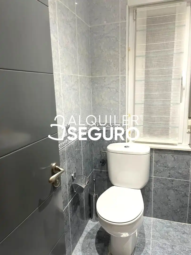 Baño de Piso de alquiler en Langreo con Calefacción, Trastero y Amueblado