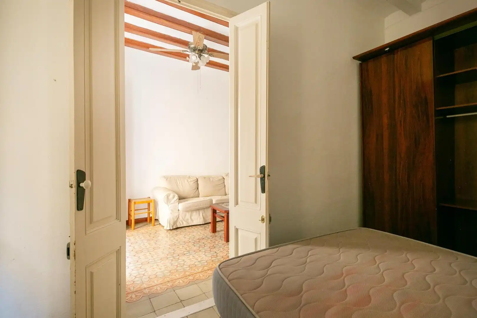 Bedroom of Flat for sale in Barcelona