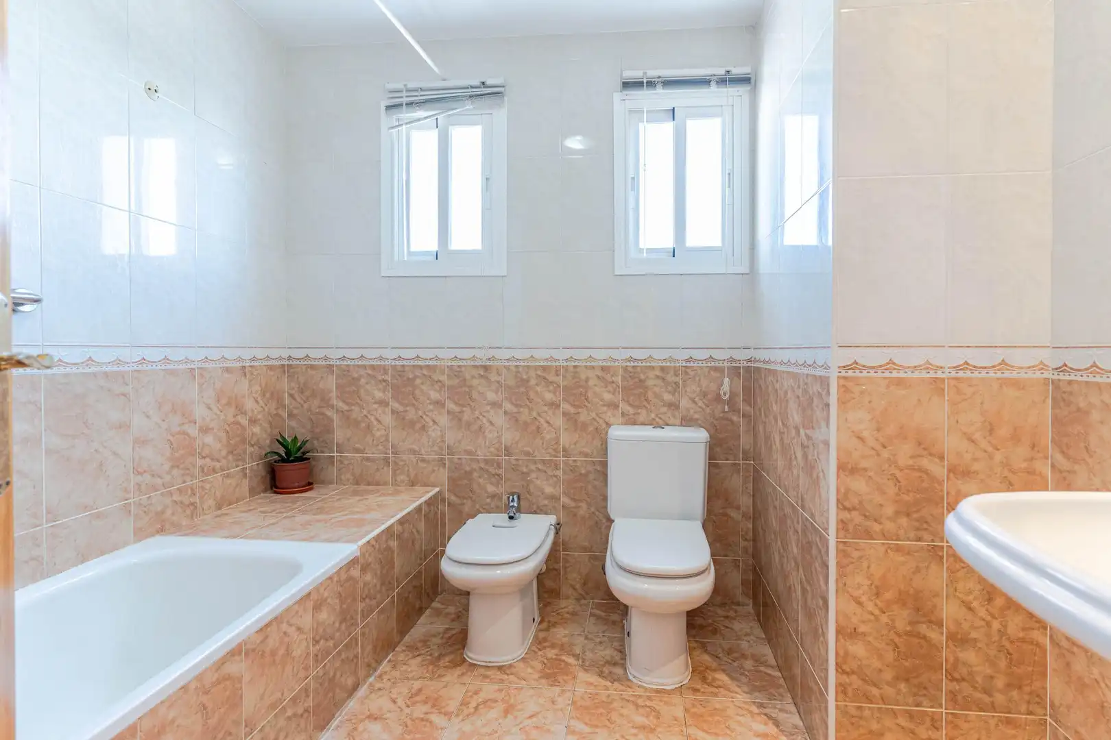 Baño de Piso en venta en Motril con Microondas