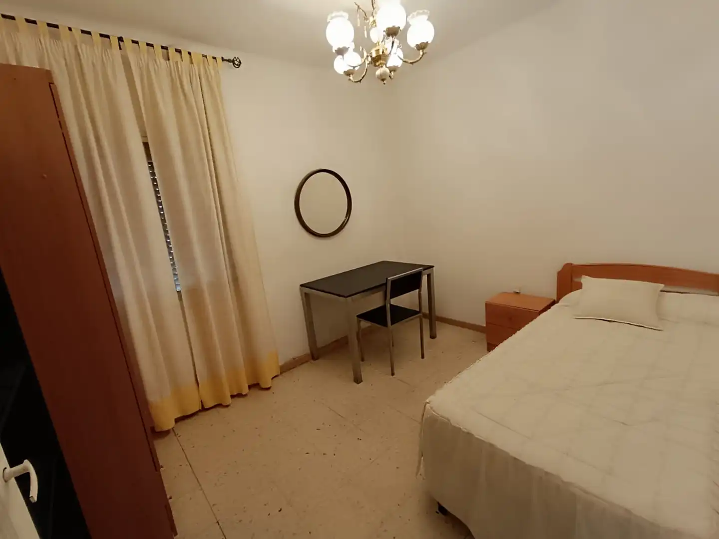 Schlafzimmer von Wohnung zur Miete in Badajoz mit Möbliert, Ofen und Waschmaschine