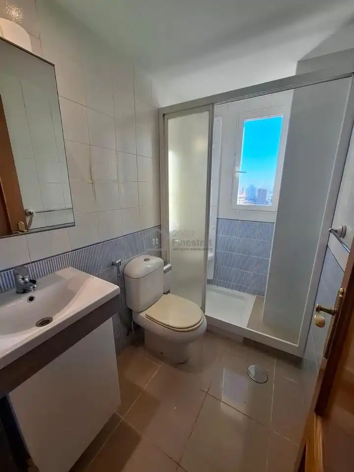 Badezimmer von Wohnung zum Verkauf in Villajoyosa / La Vila Joiosa mit Klimaanlage, Terrasse und Abstellraum