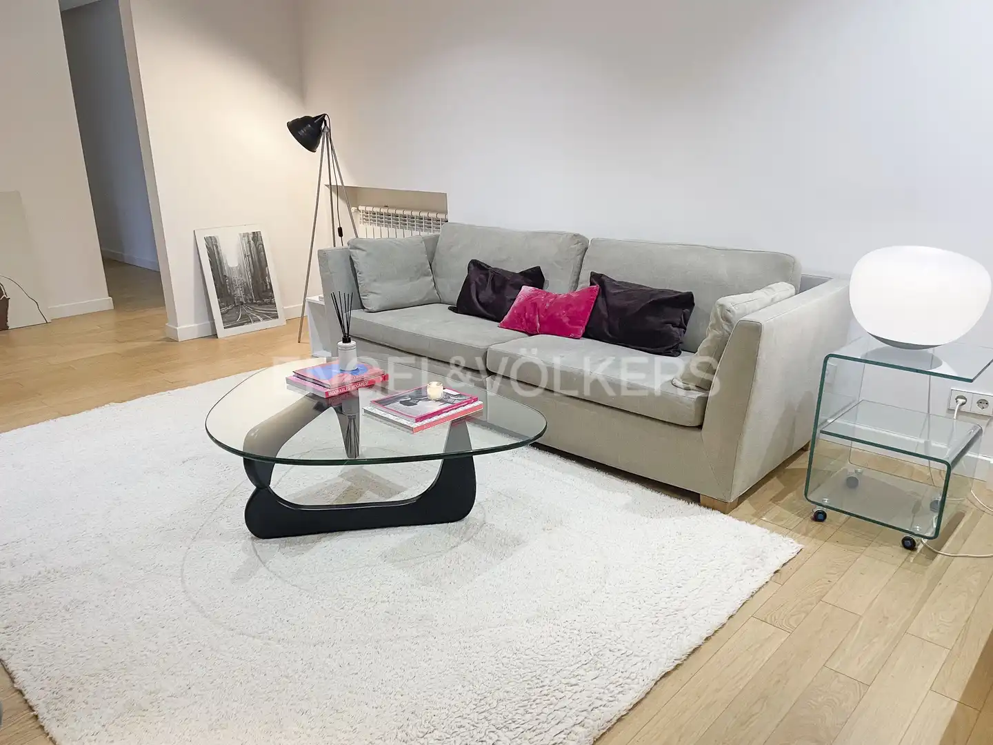Sala d'estar de Apartament de lloguer en  Madrid Capital amb Aire condicionat, Calefacció i Moblat