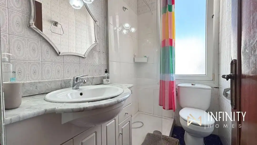Bathroom of Flat for rent in Bilbao   with Heating, Terrace and Balcony