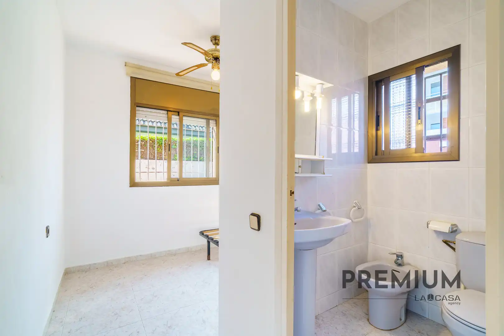 Bathroom of Houses for sale in Castelldefels  with Terrace and Balcony