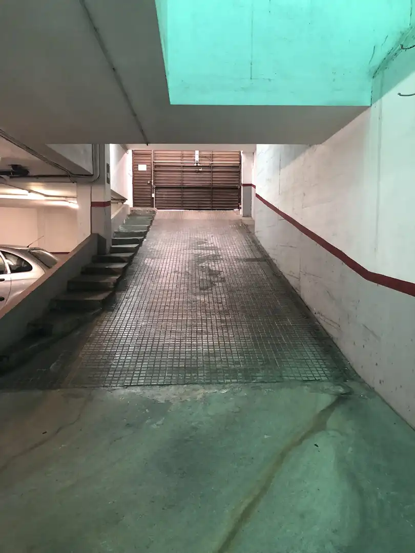 Garaje en venta en Esplugues de Llobregat