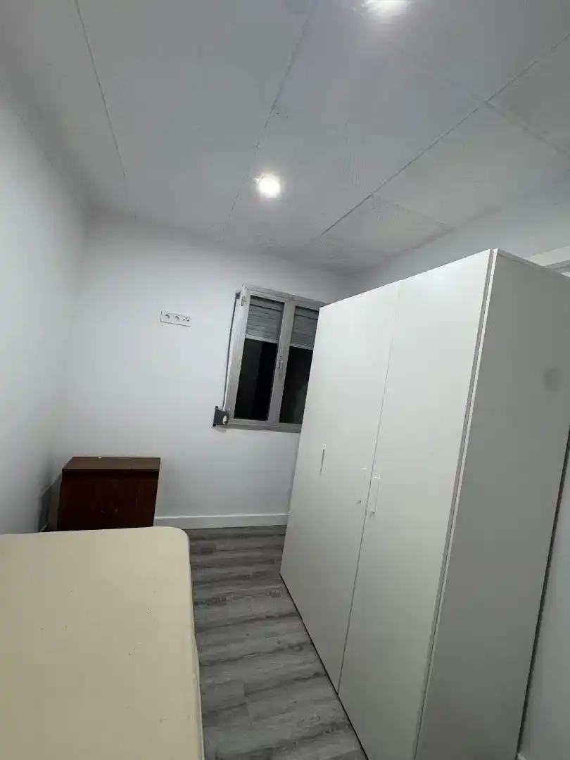 Schlafzimmer von Wohnung zur Miete in Cornellà de Llobregat mit Parkett, Möbliert und Mikrowelle