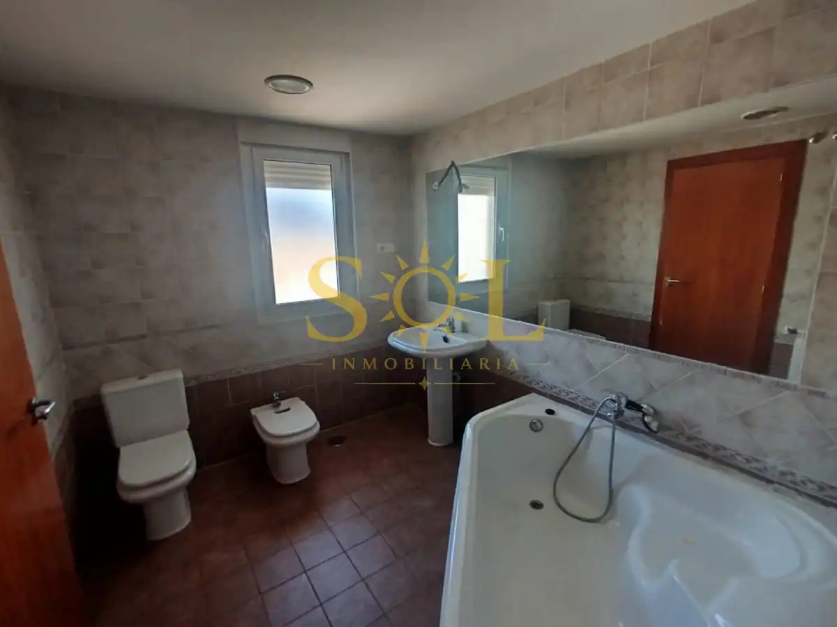 Baño de Casa adosada en venta en Sariegos con Calefacción, Jardín privado y Terraza