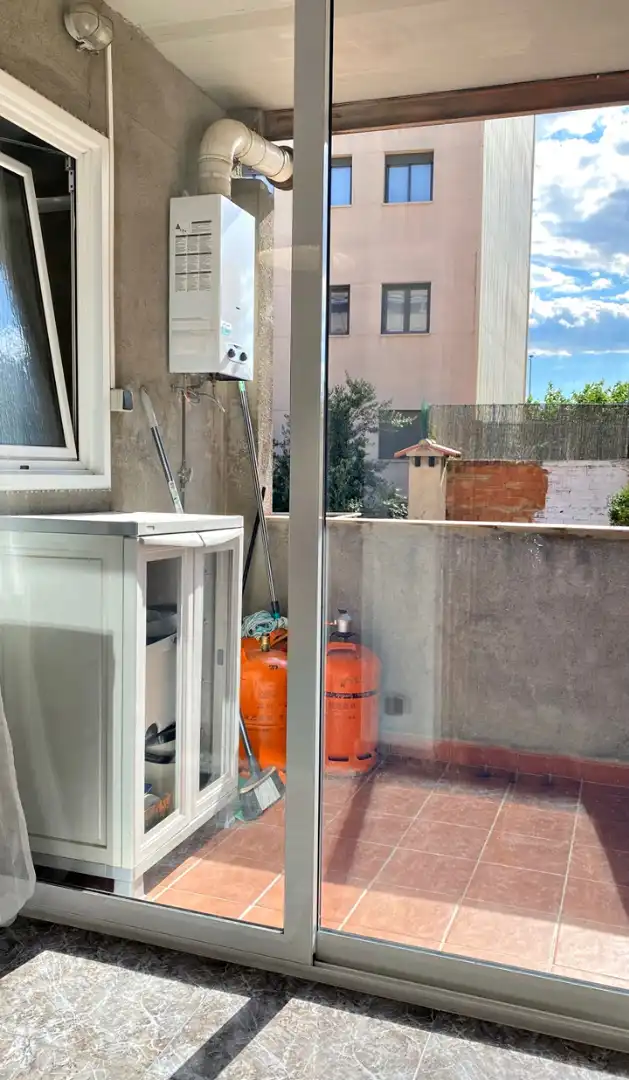 Balcony of Flat for sale in L'Hospitalet de Llobregat  with Air Conditioner, Oven and Balcony