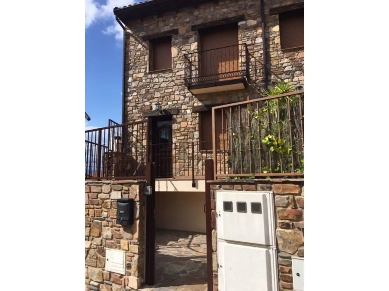 Vista exterior de Casa o chalet en venta en Robledillo de la Jara con Calefacción, Jardín privado y Terraza