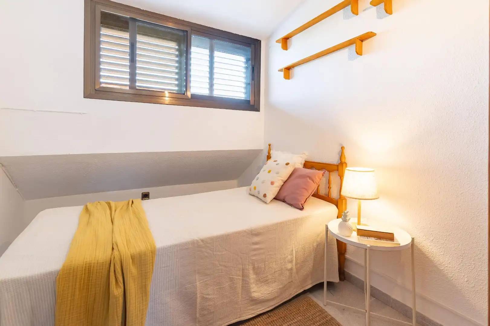 Habitación de Casa adosada en venta en Paterna con Calefacción, Jardín privado y Terraza
