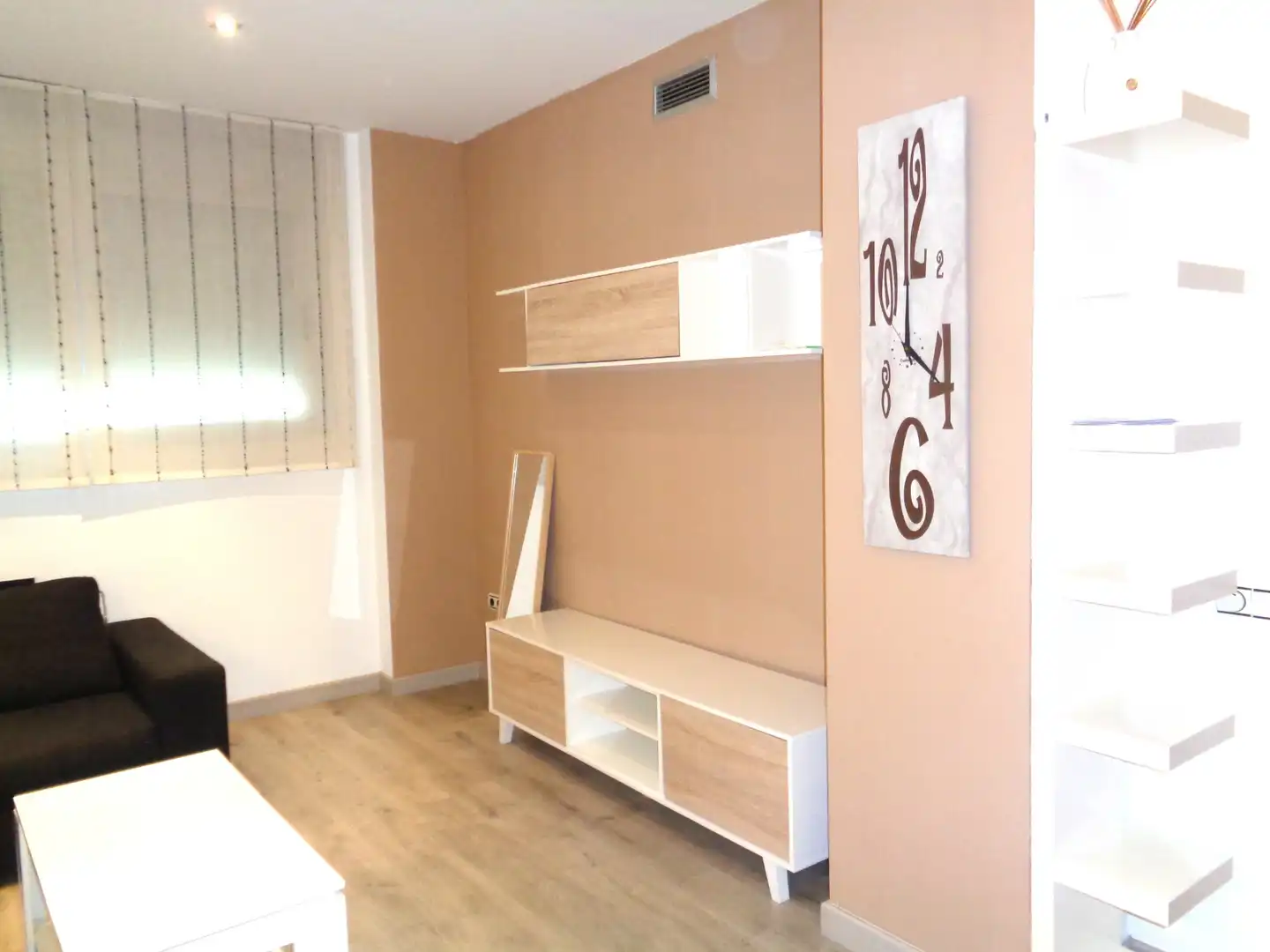 Habitación de Planta baja en venta en Terrassa con Aire acondicionado, Calefacción y Horno