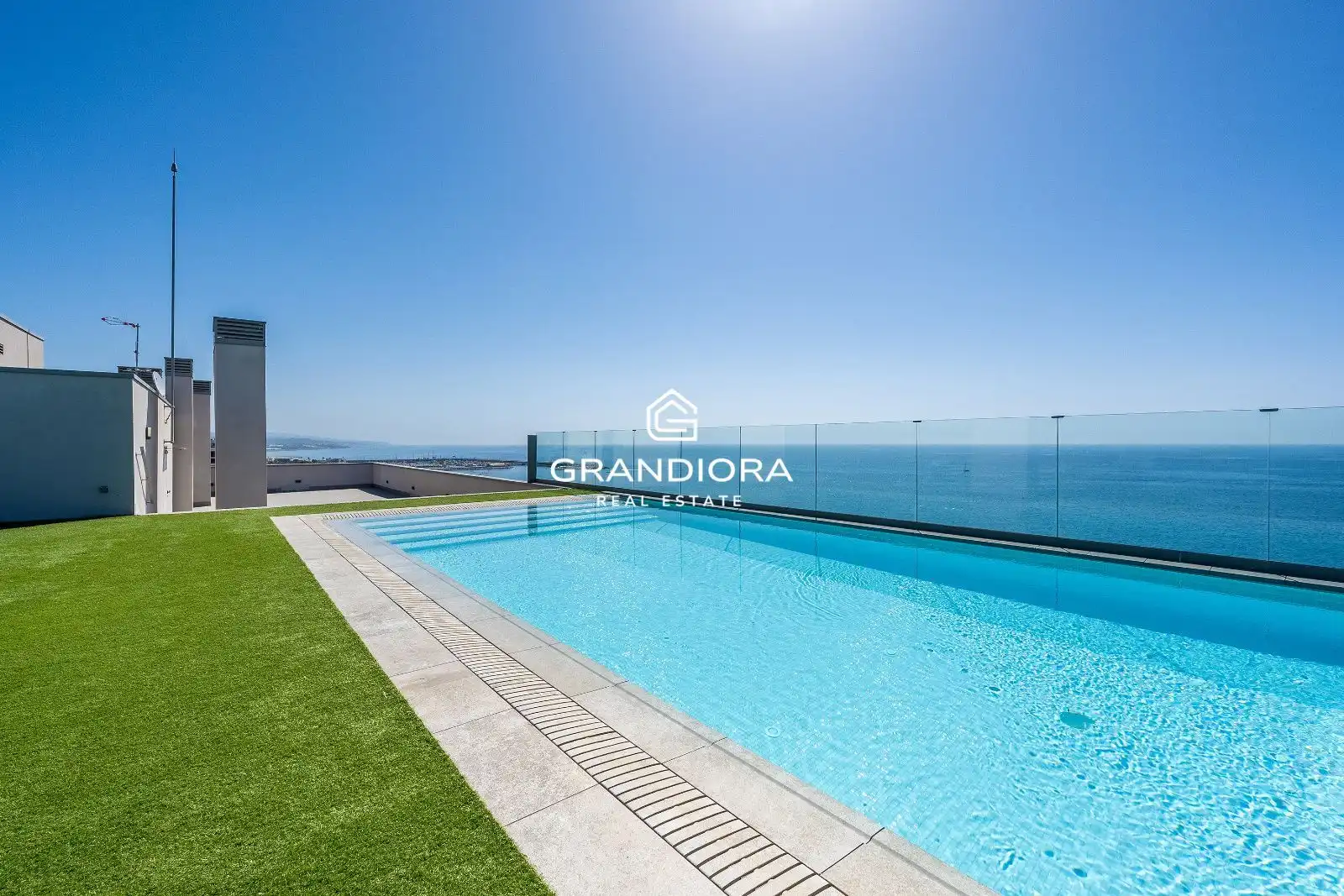 Swimming pool of Attic for sale in Mataró  with Air Conditioner, Terrace and Swimming Pool