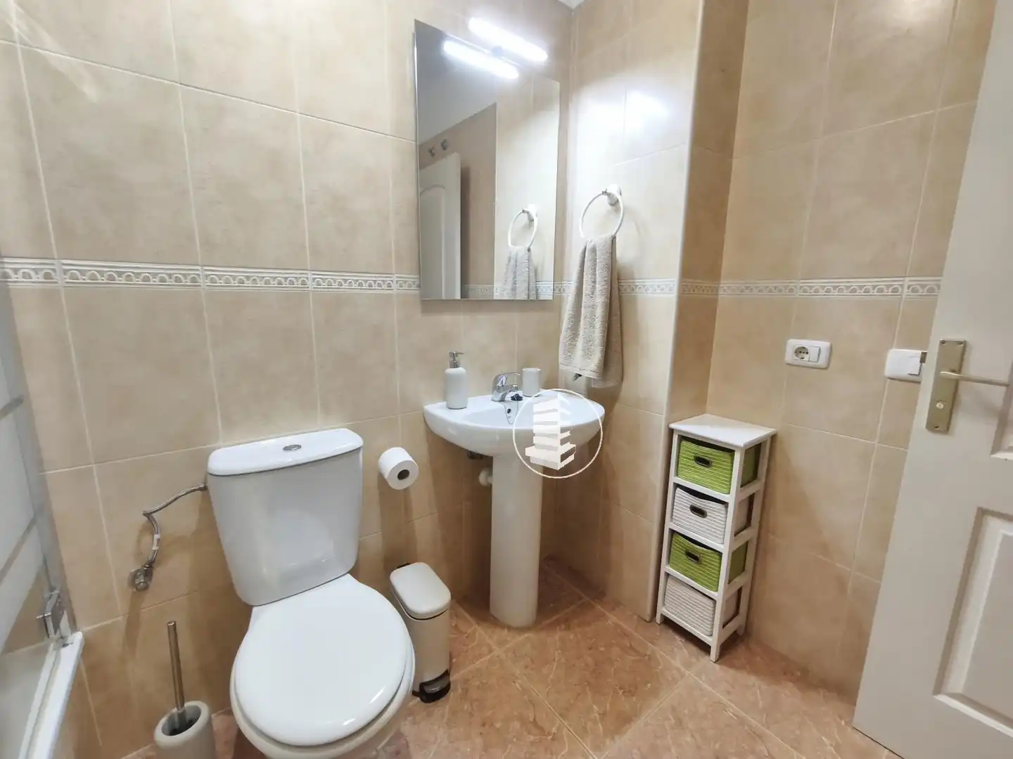 Baño de Piso de alquiler en Candelaria con Jardín privado, Terraza y Piscina
