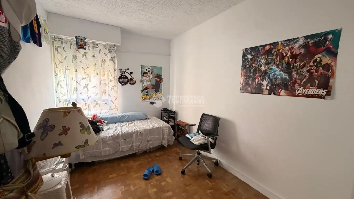 Bedroom of Flat for sale in Madrid