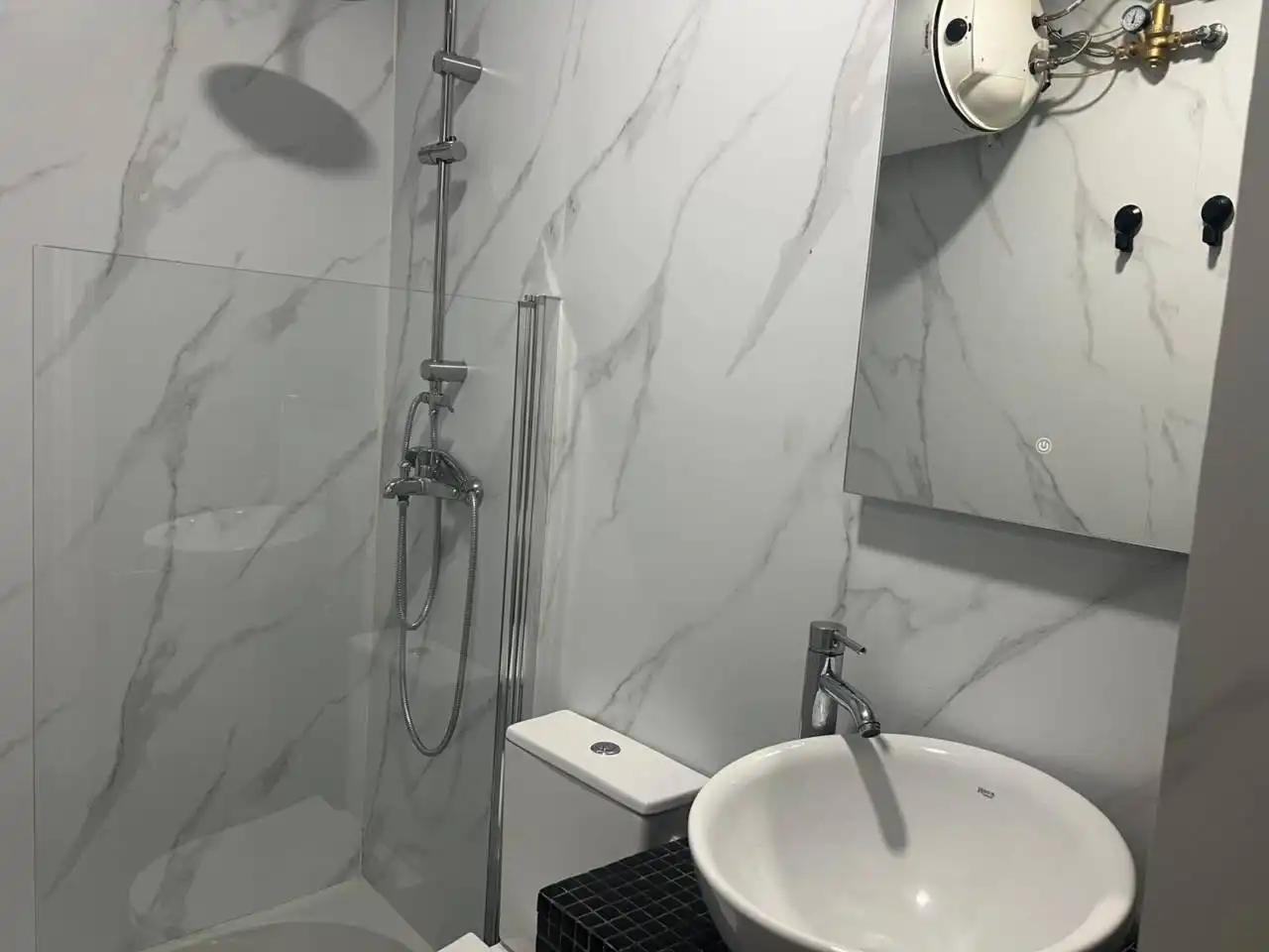 Bathroom of Flat for rent in Toledo  with Air Conditioner, Heating and Furnished