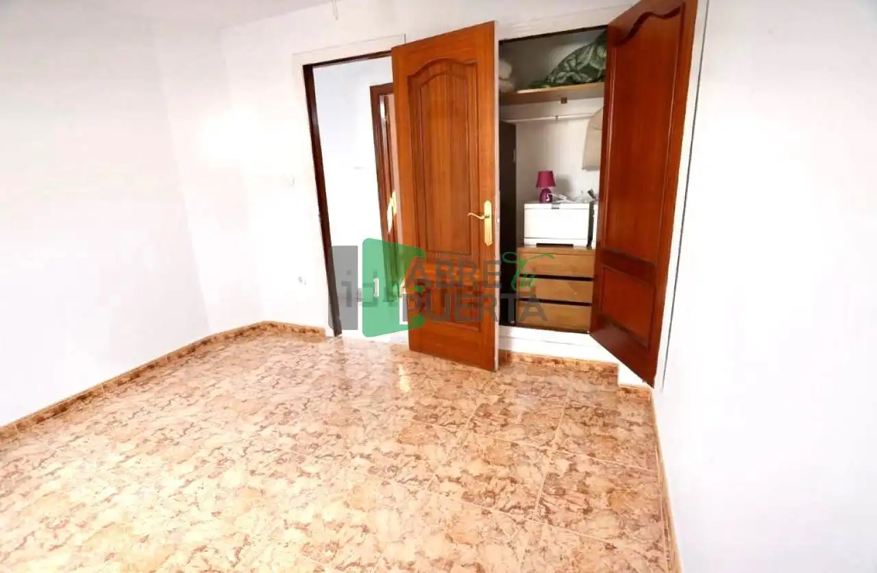 Schlafzimmer von Wohnung zum Verkauf in Barbadás mit Heizung, Terrasse und Möbliert