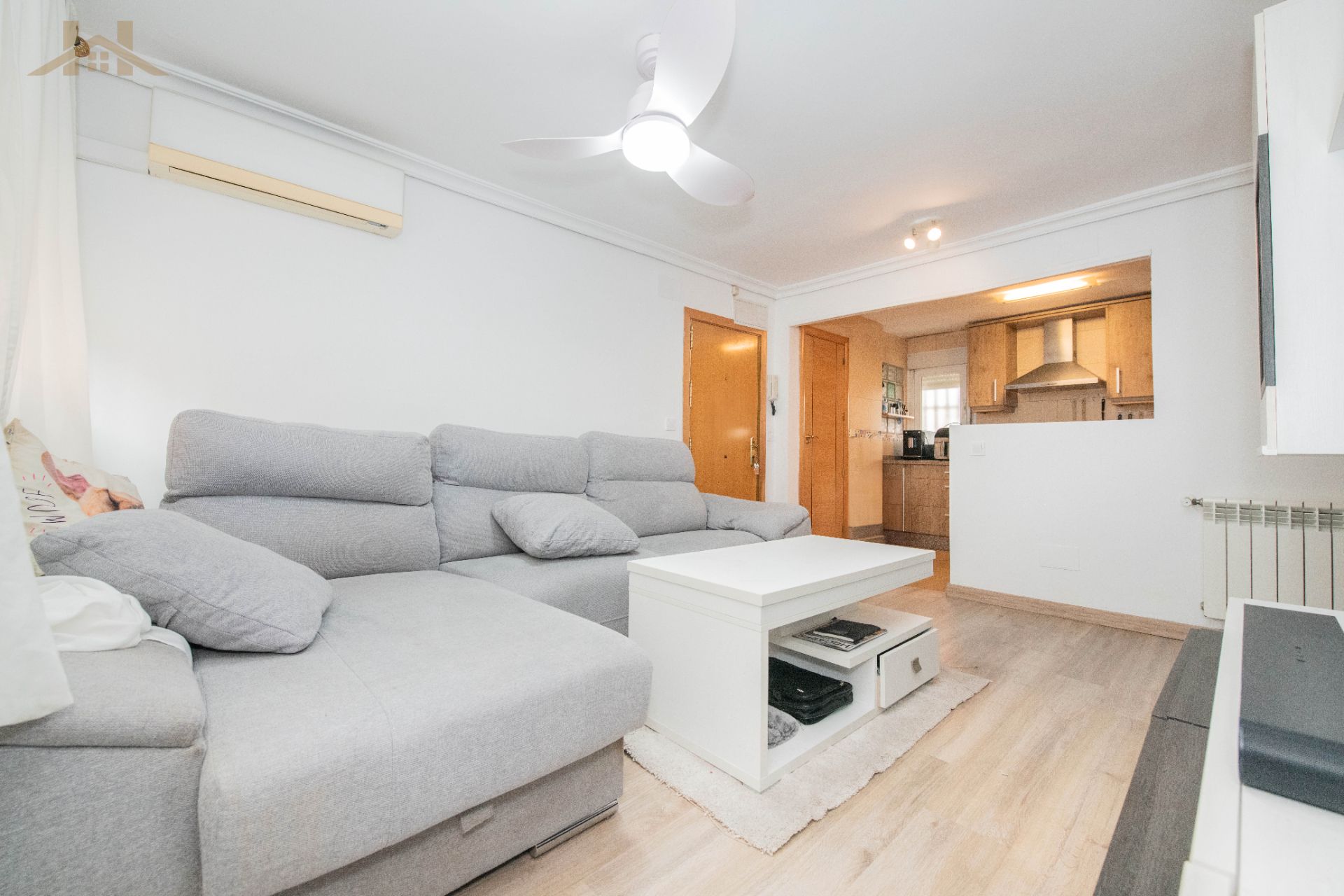 Living room of Flat for sale in  Madrid Capital  with Air Conditioner, Heating and Furnished